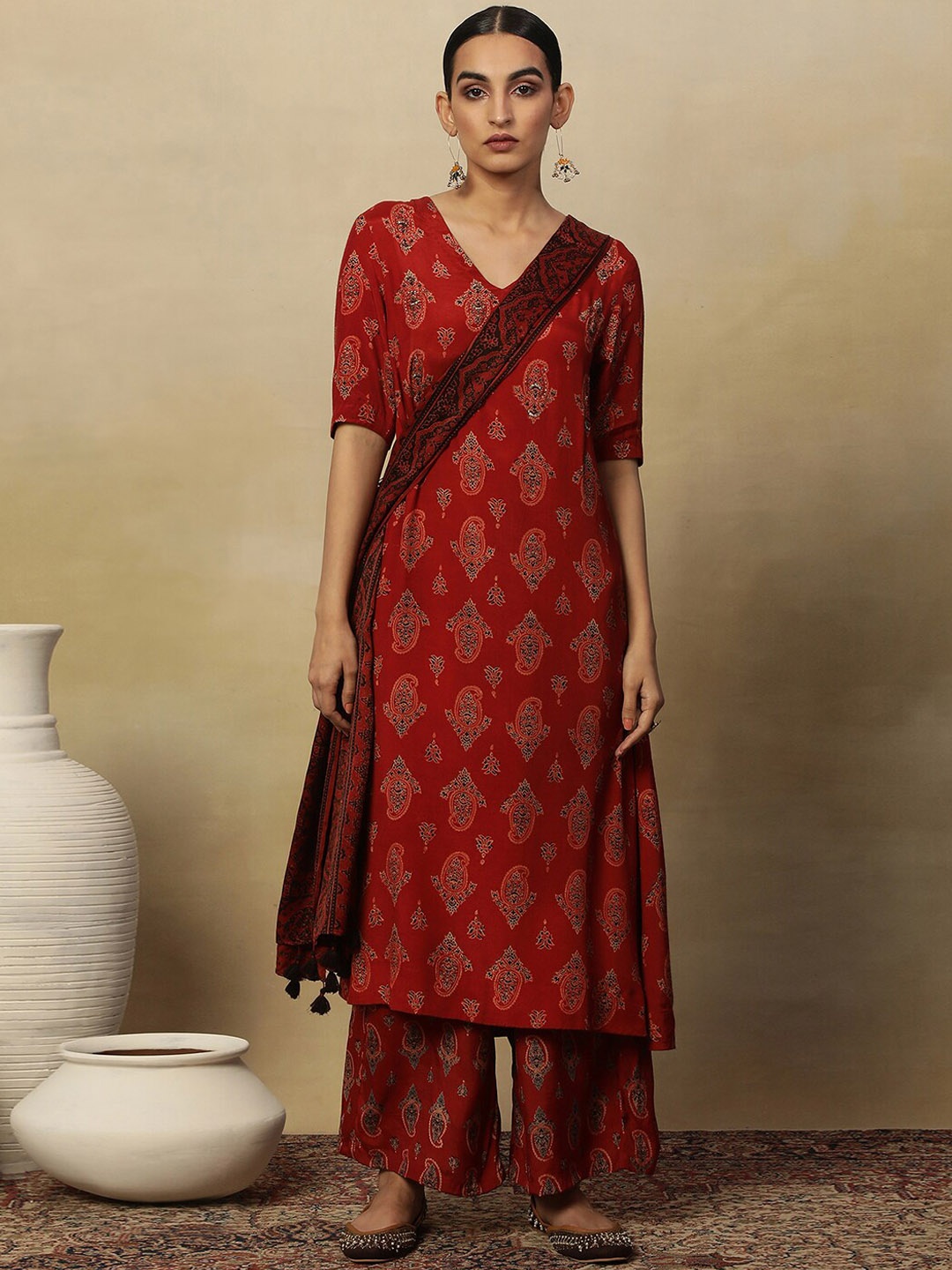 

W Paisley Printed V-Neck Sequinned A-Line Kurta, Red