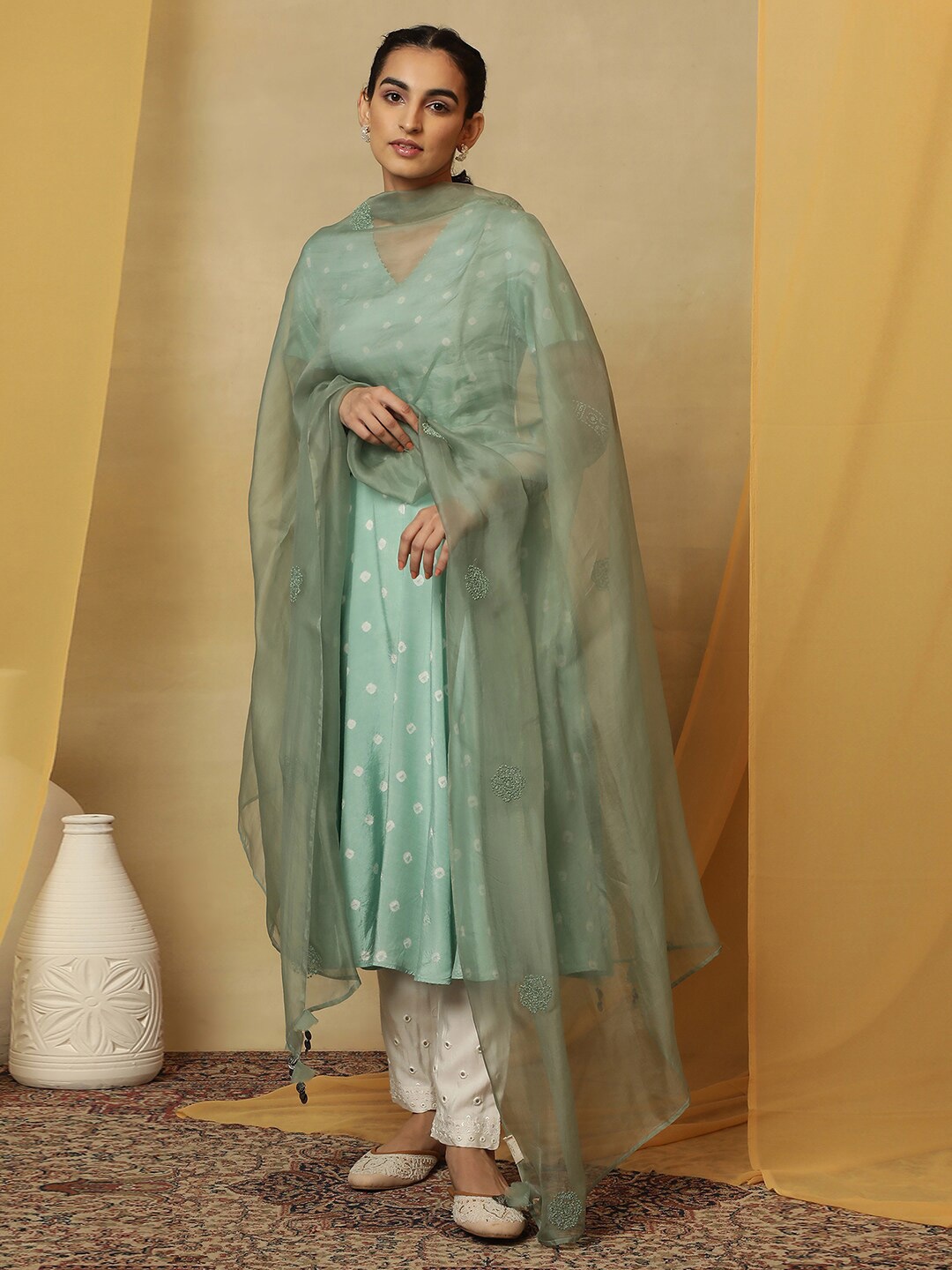 

W Floral Embroidered Silk Dupatta, Green