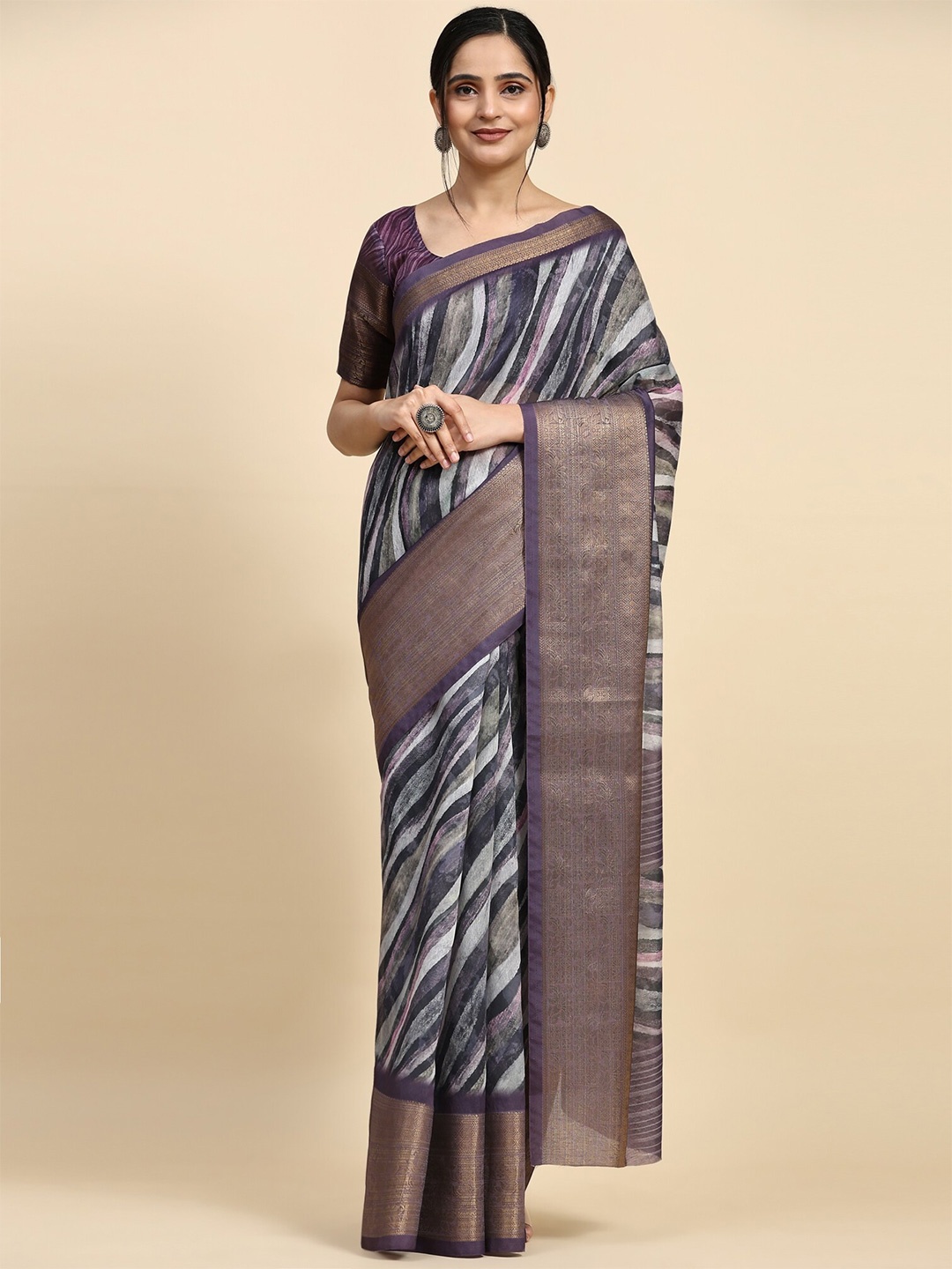 

RACHNA Striped Printed Fusion Saree, Purple