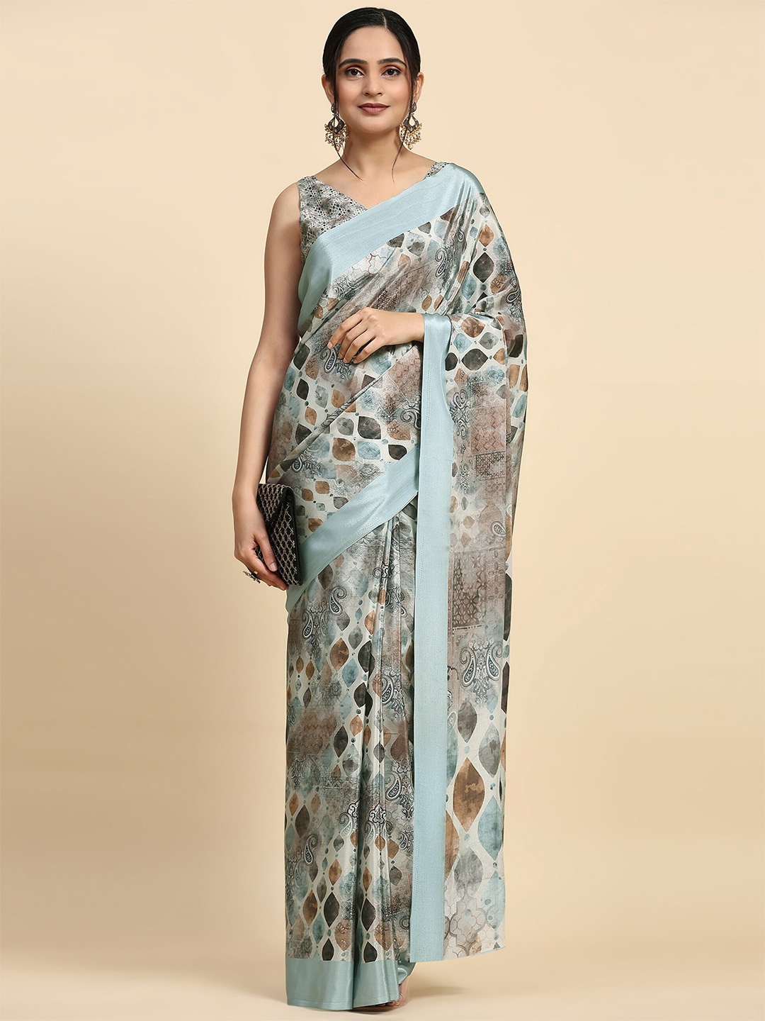 

RACHNA Abstract Printed Satin Fusion Bagru Saree, Grey