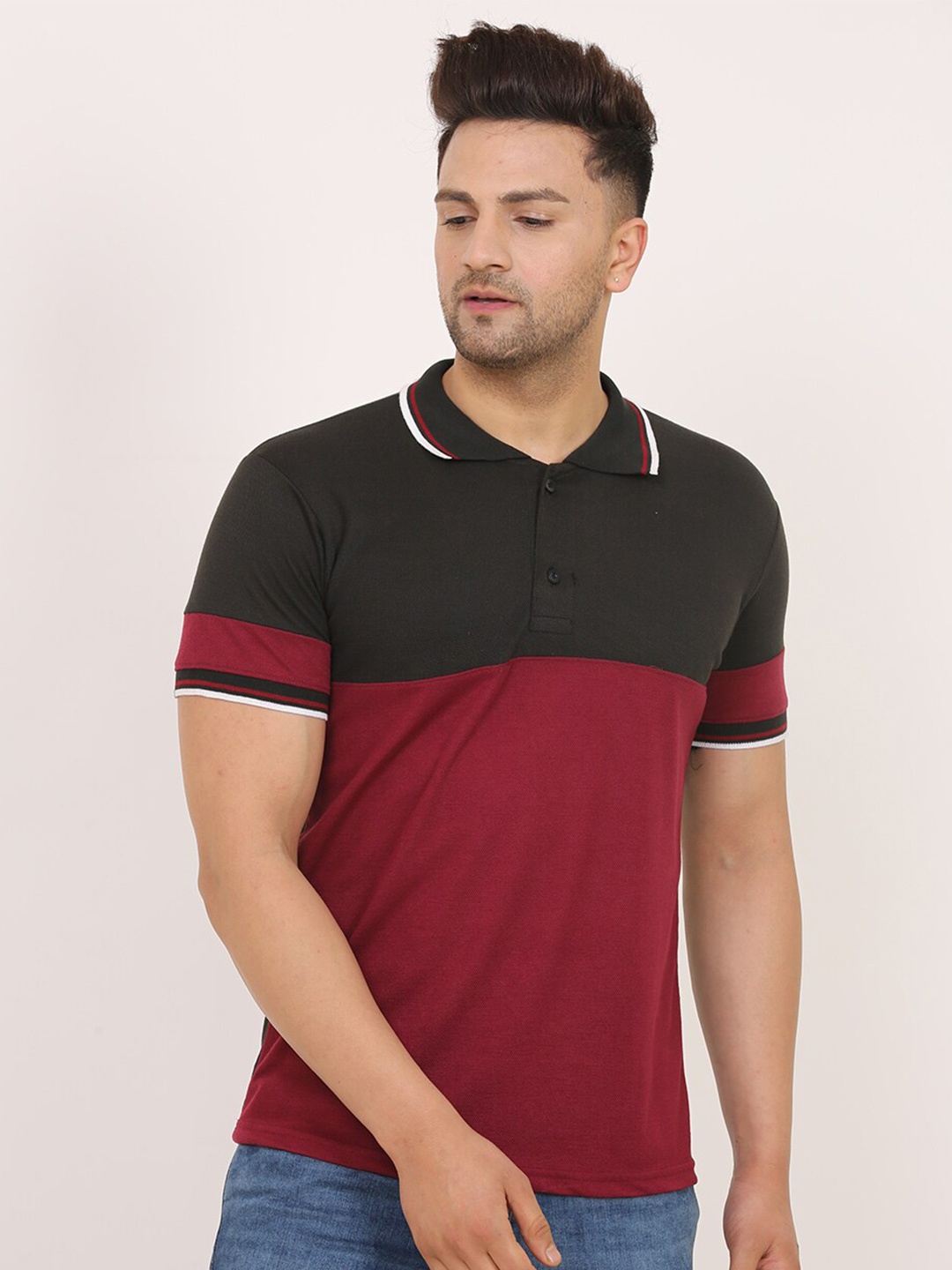 

Leotude Men Maroon & Black Colourblocked Polo Collar T-shirt