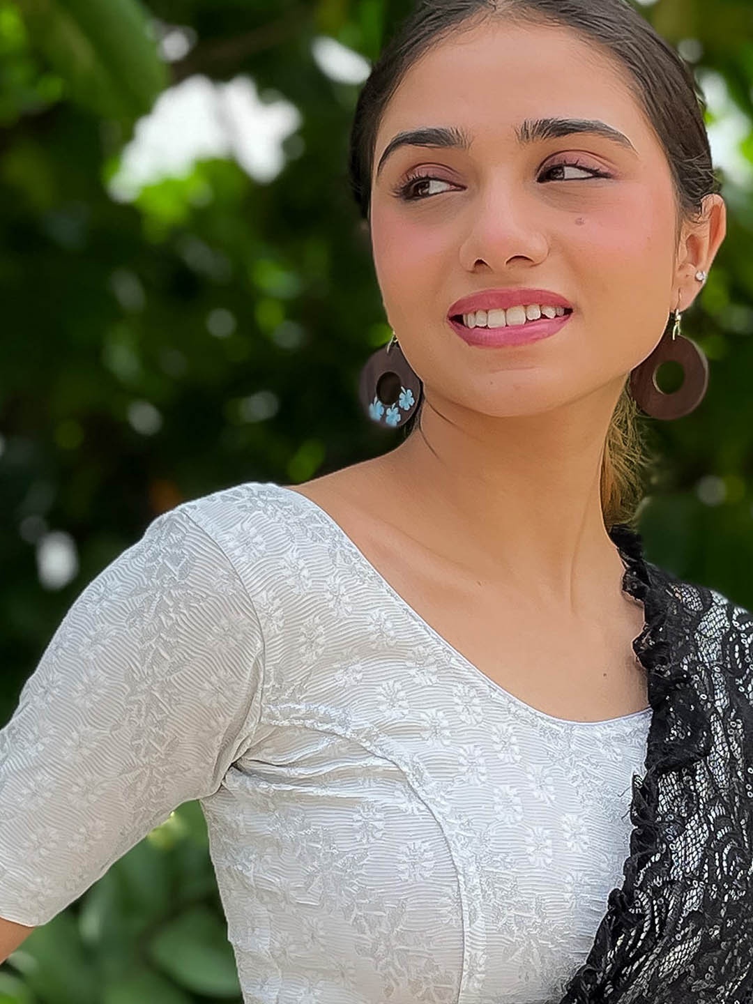 

Bindigasm's Advi Self Design Zari Banarasi Stretchable Readymade Saree Blouse, Off white