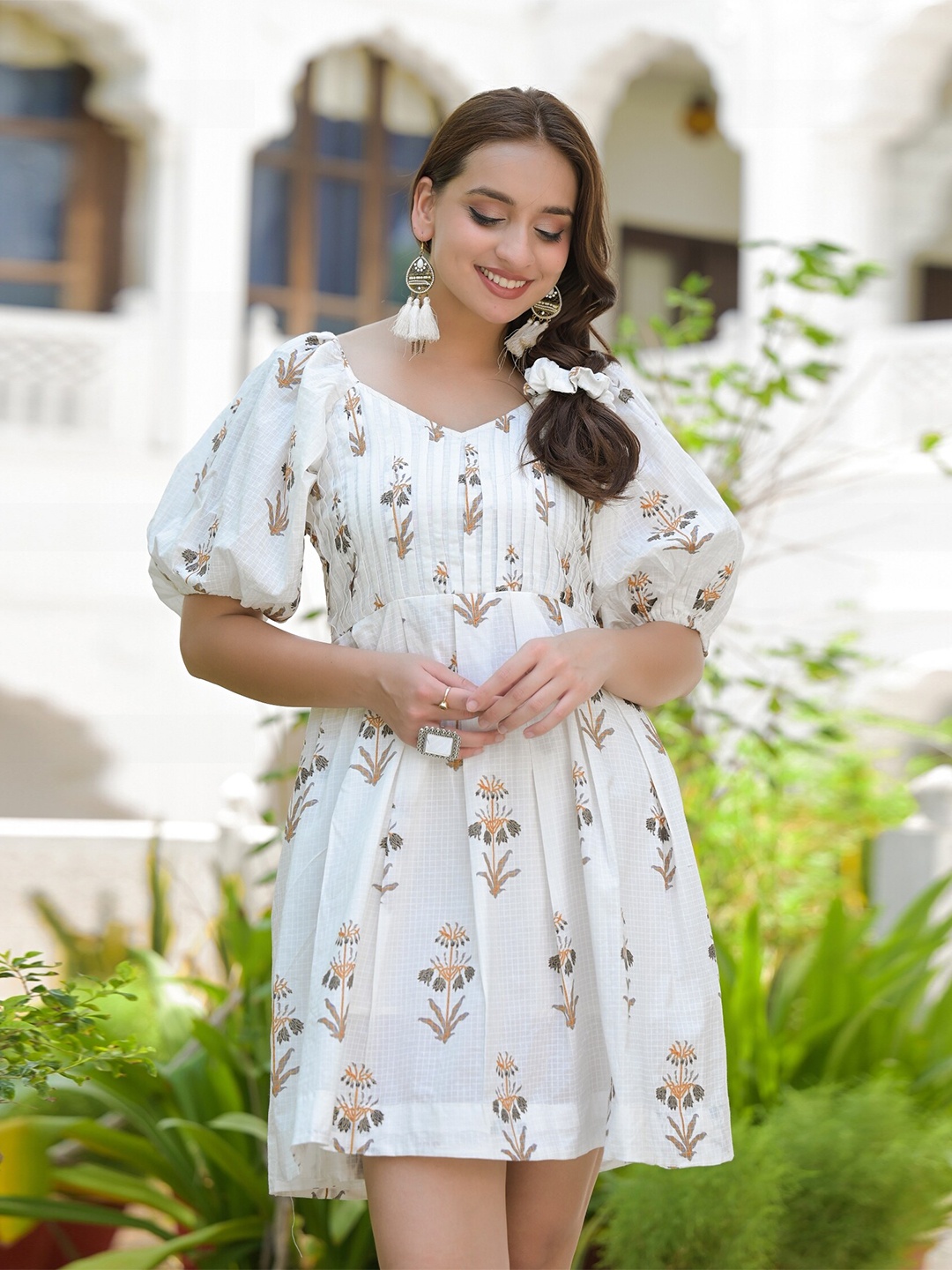 

The Kapas Floral Printed Sweetheart Neck Puff Sleeves Cotton Fit & Flare Mini Dress, White