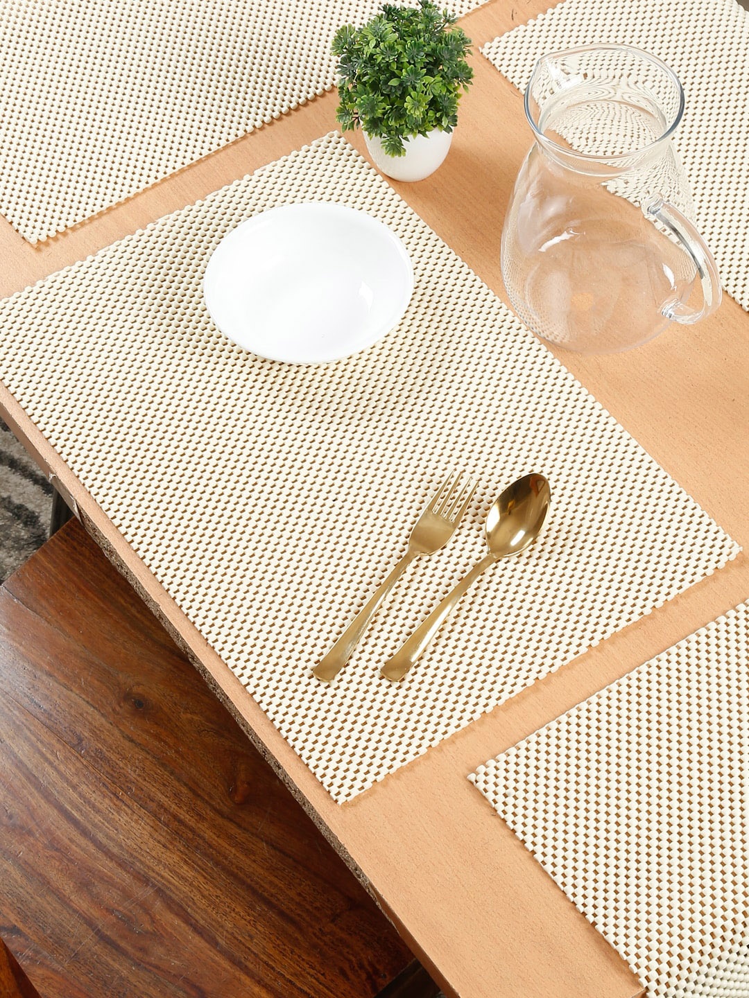

SOKNACK Cream 6 Pieces Textured Rectangular Table Placemats