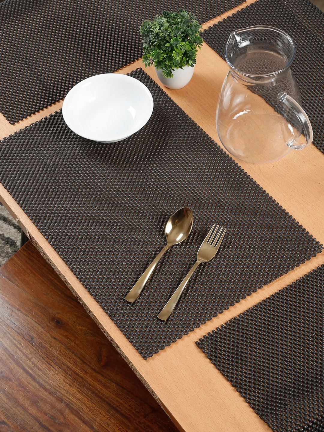 

SOKNACK Black 4 Pieces Textured Rectangular Table Placemats