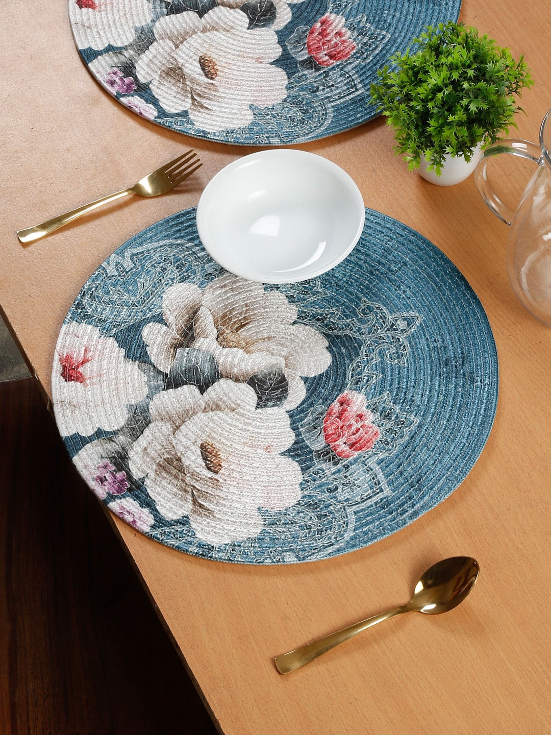 

SOKNACK Blue & Off White 4 Pieces Floral Printed Round Shape Table Placemats
