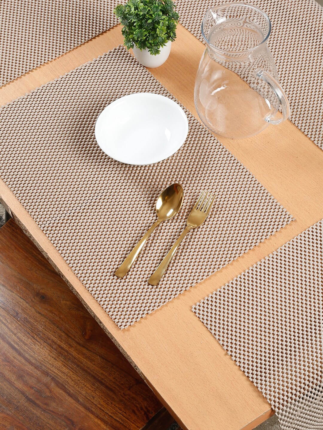 

SOKNACK Beige 4 Pieces Textured Rectangular Table Placemats