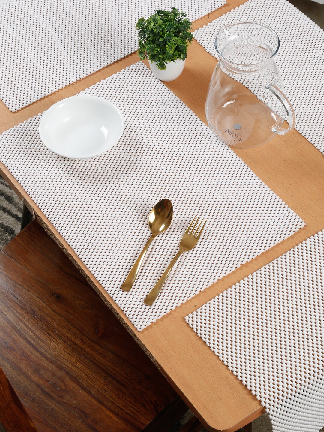

SOKNACK White 4 Pieces Self Designed Rectangle Shape Table Placemats