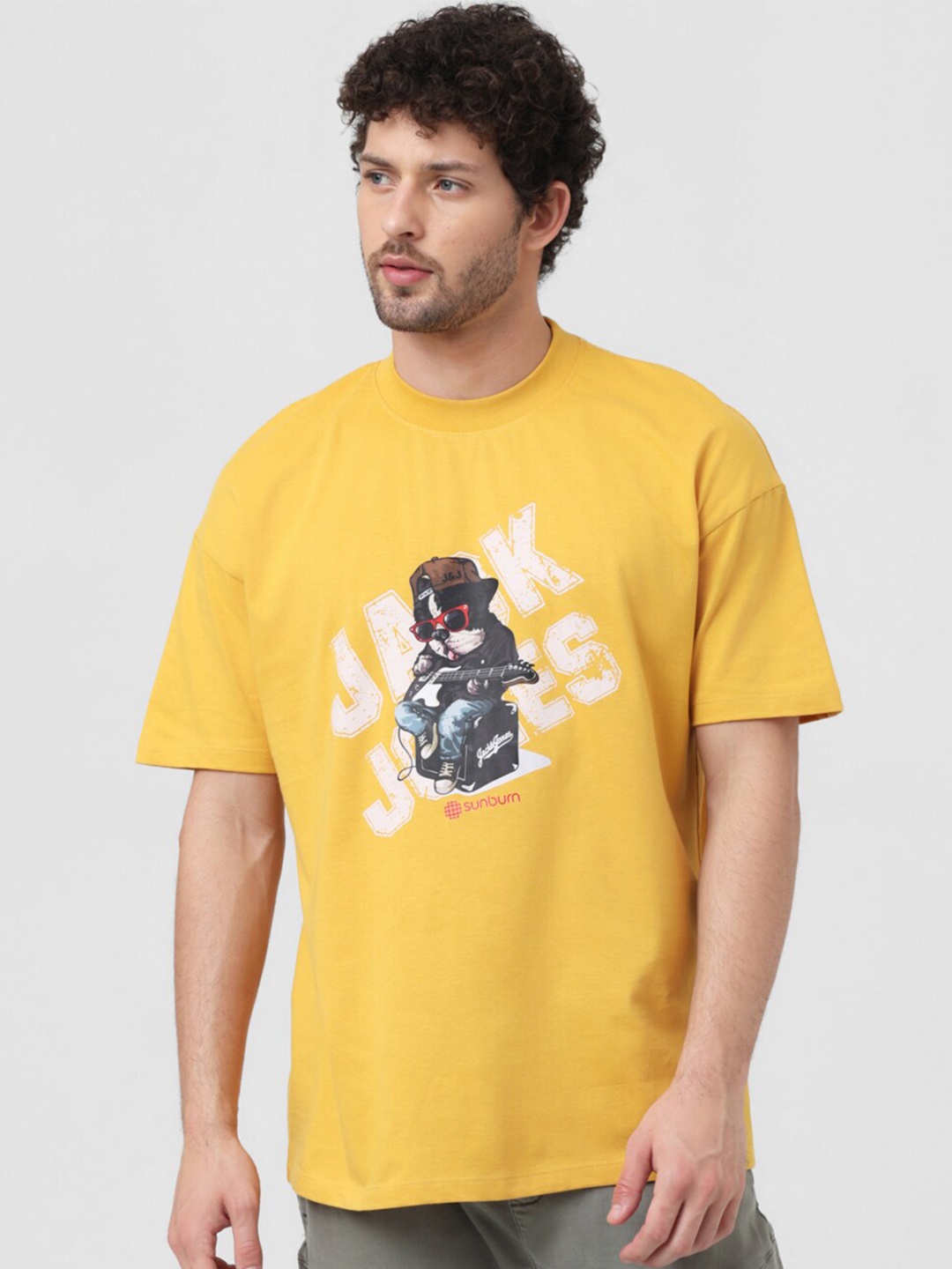

Jack & Jones x Sunburn Graphic Printed Drop-Shoulder Sleeves Pure Cotton Slim Fit T-shirt, Yellow