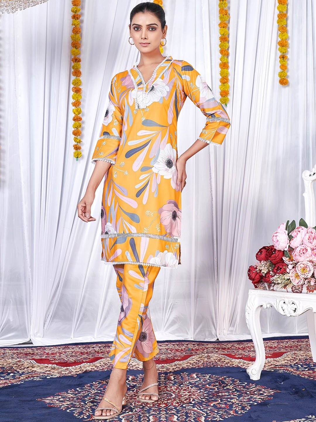 

Virah Fashion Floral Printed V-Neck Straight Kurta with Trousers, Yellow