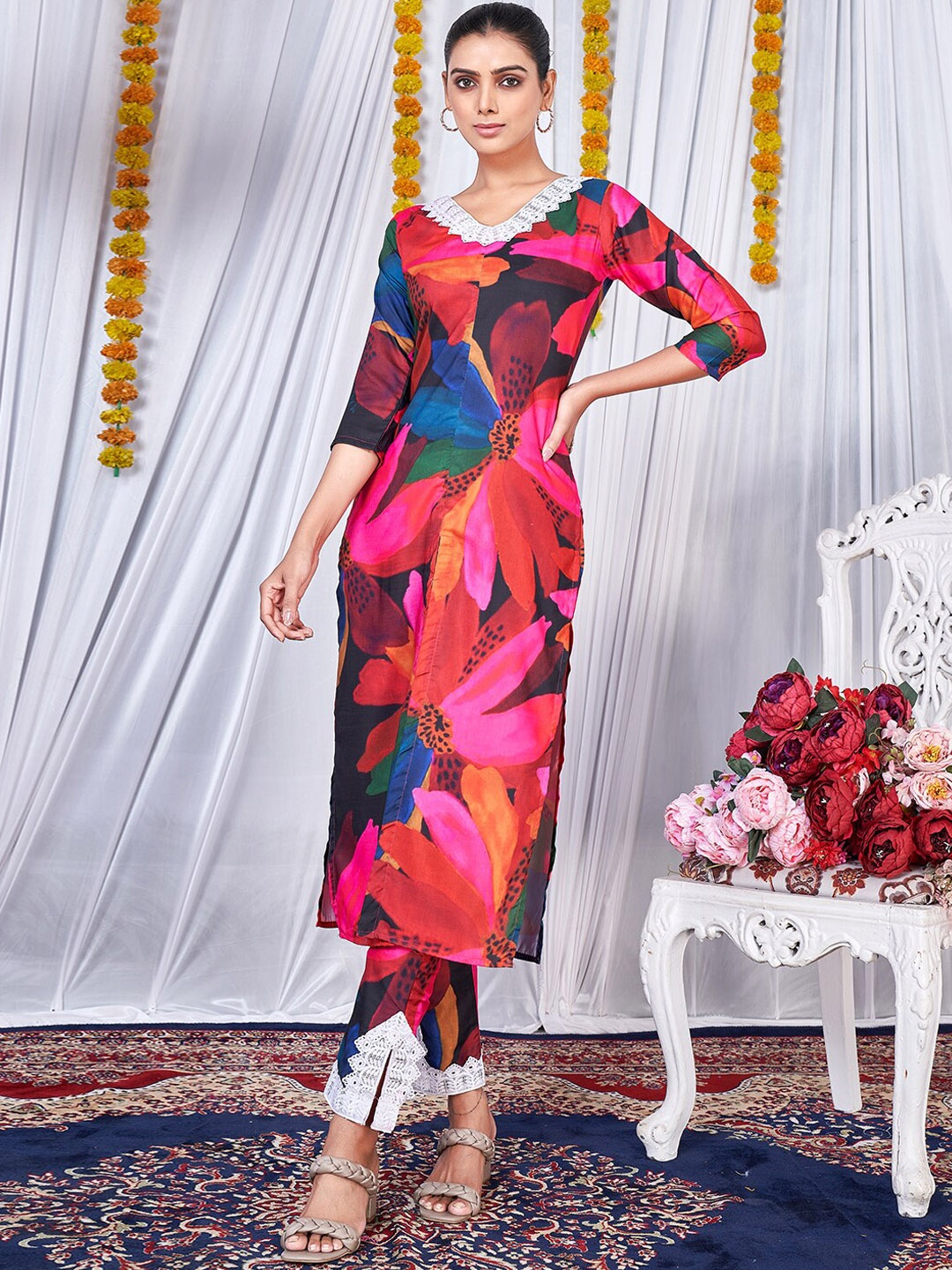 

Virah Fashion Floral Printed Kurta With Trousers, Red