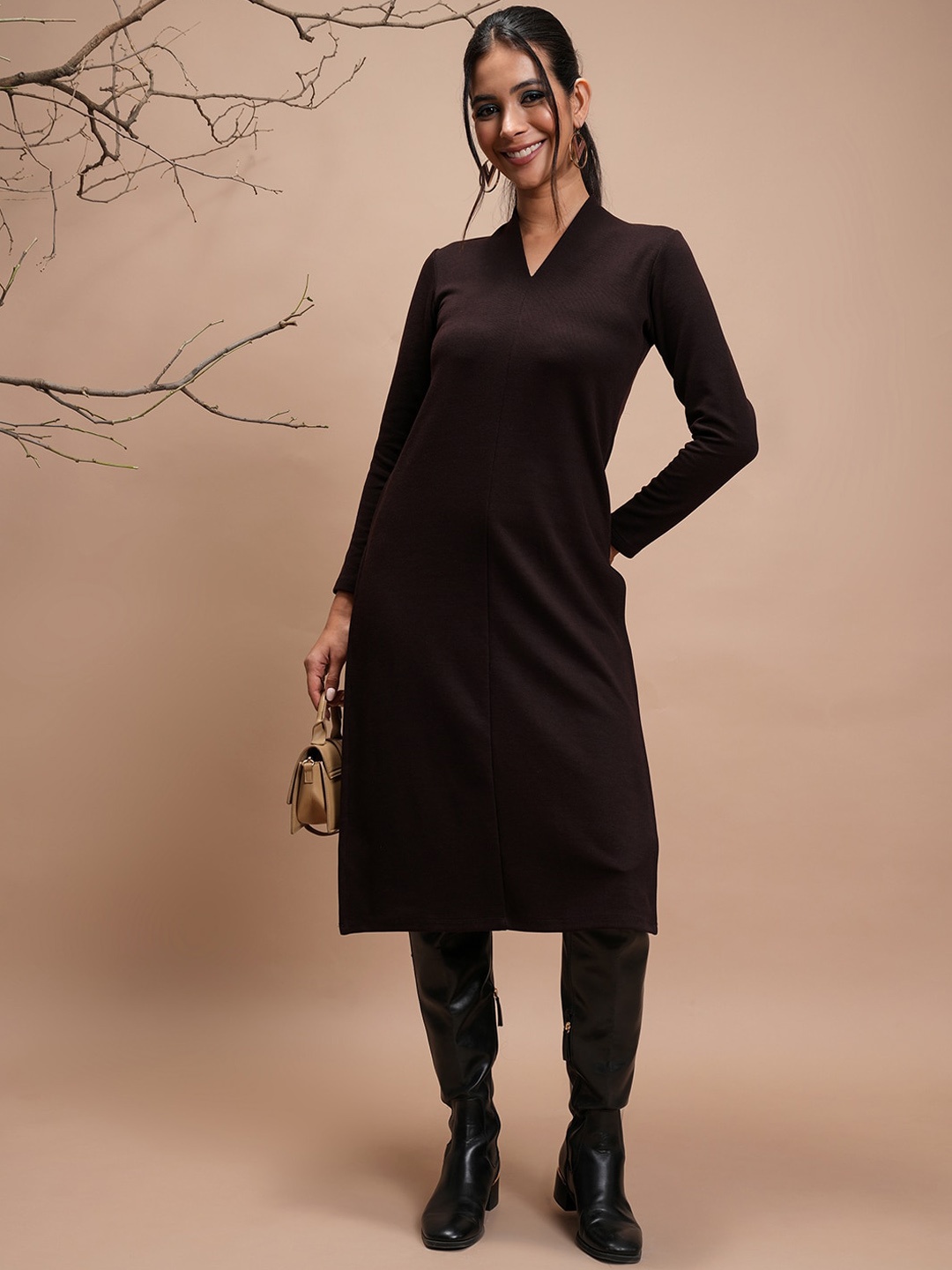 

Vishudh Coffee Brown V-Neck Long Sleeves Straight Kurta