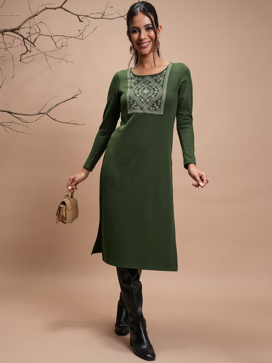 

Vishudh Winter Embroidered Kurta, Olive