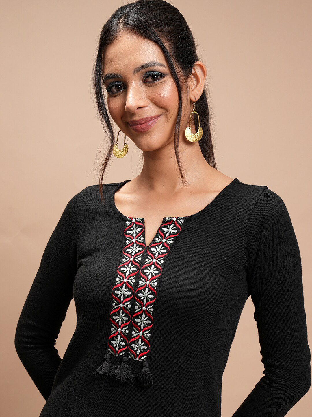 

KETCH Floral Yoke Design Thread Work Straight Kurta, Black