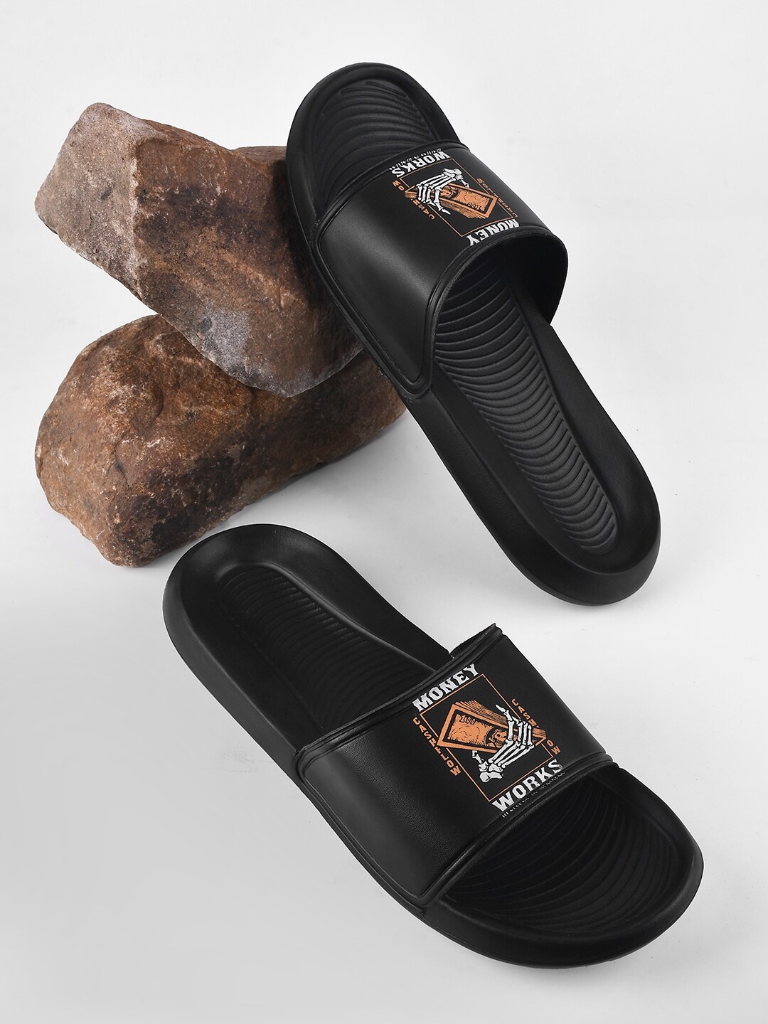

PERY PAO Men Printed Sliders, Black