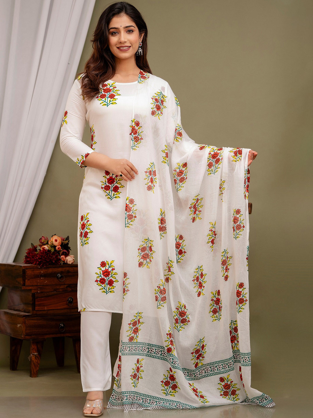 

Mialo fashion Women White Ethnic Motifs Printed Regular Kurta with Palazzos & With Dupatta
