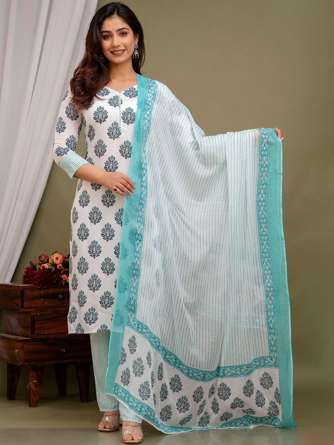 

Mialo fashion Women Sea Green Ethnic Motifs Printed Regular Kurta with Palazzos & With Dupatta