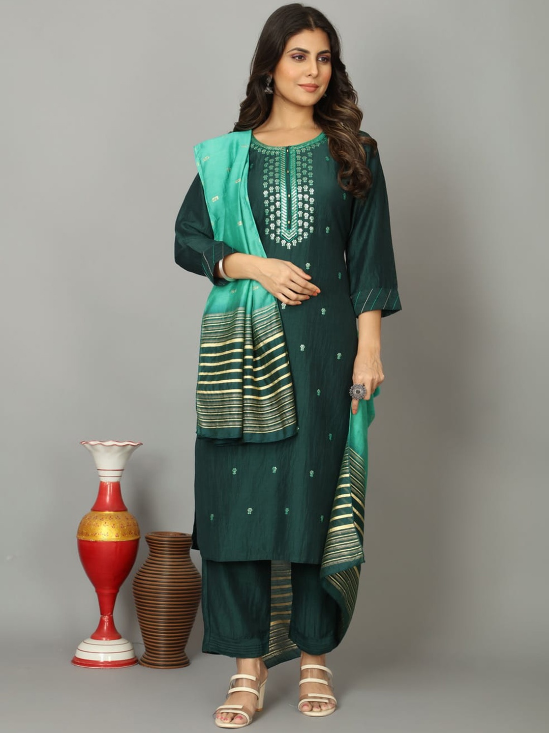 

OEQUAL Ethnic Motifs Embroidered Thread Work Pure Cotton Kurta With Trousers & Dupatta, Green