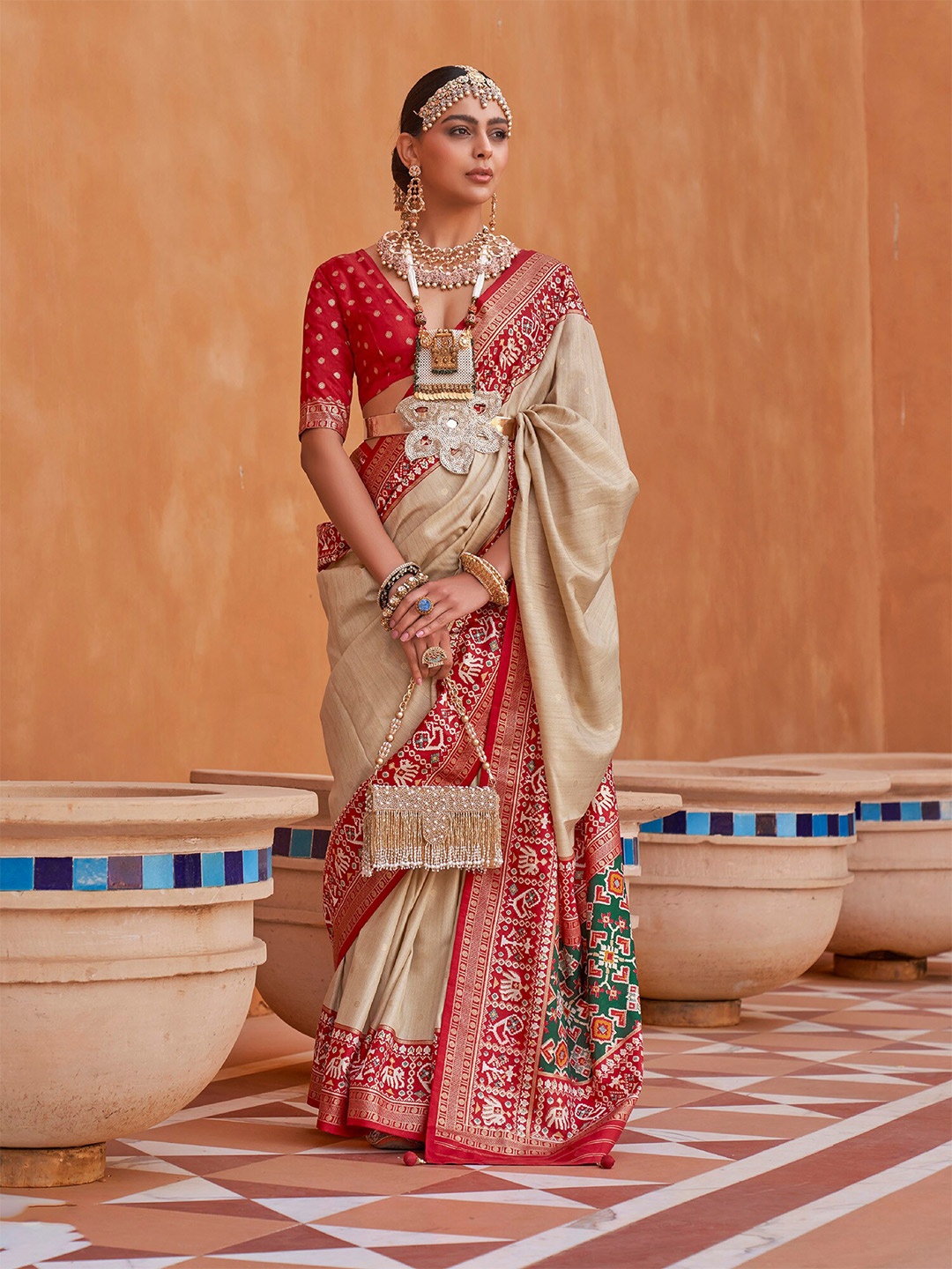 

elora Ethnic Motifs Woven Design Silk Blend Patola Saree, Beige
