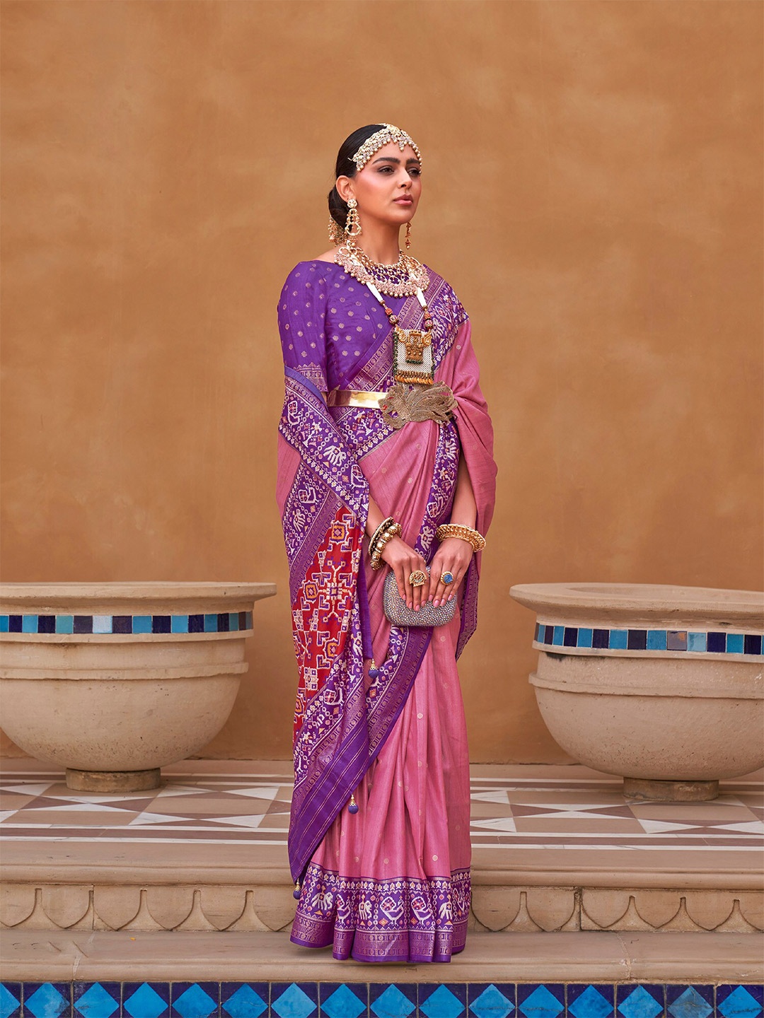 

elora Ethnic Motifs Woven Design Silk Blend Patola Saree, Pink