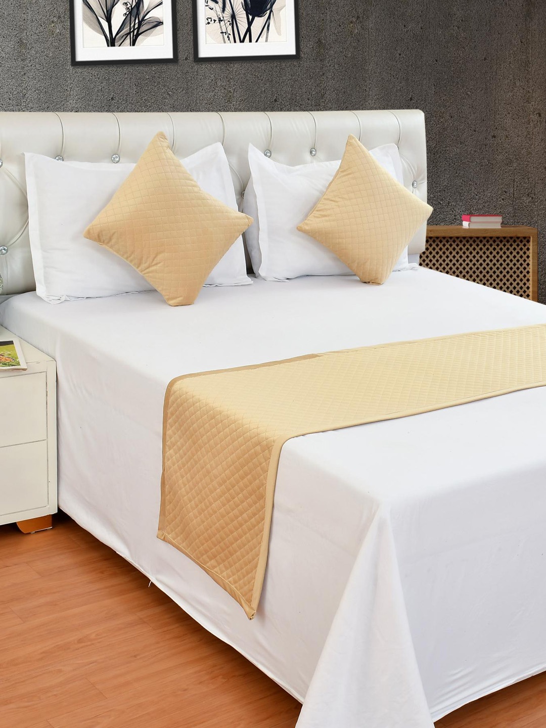 

Florida 3 Pcs Beige Textured Quilted Velvet Bed Runner & Cushion Covers