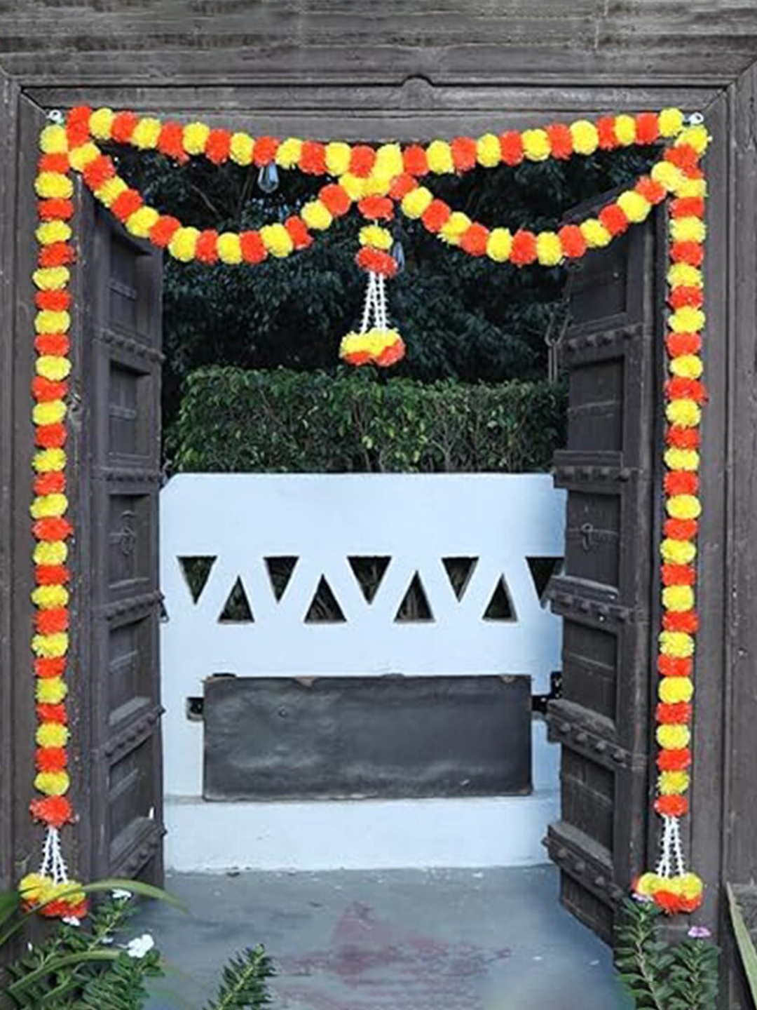 

Kaameri Bazaar Yellow & Orange Marigold Fluffy Flowers Garlands