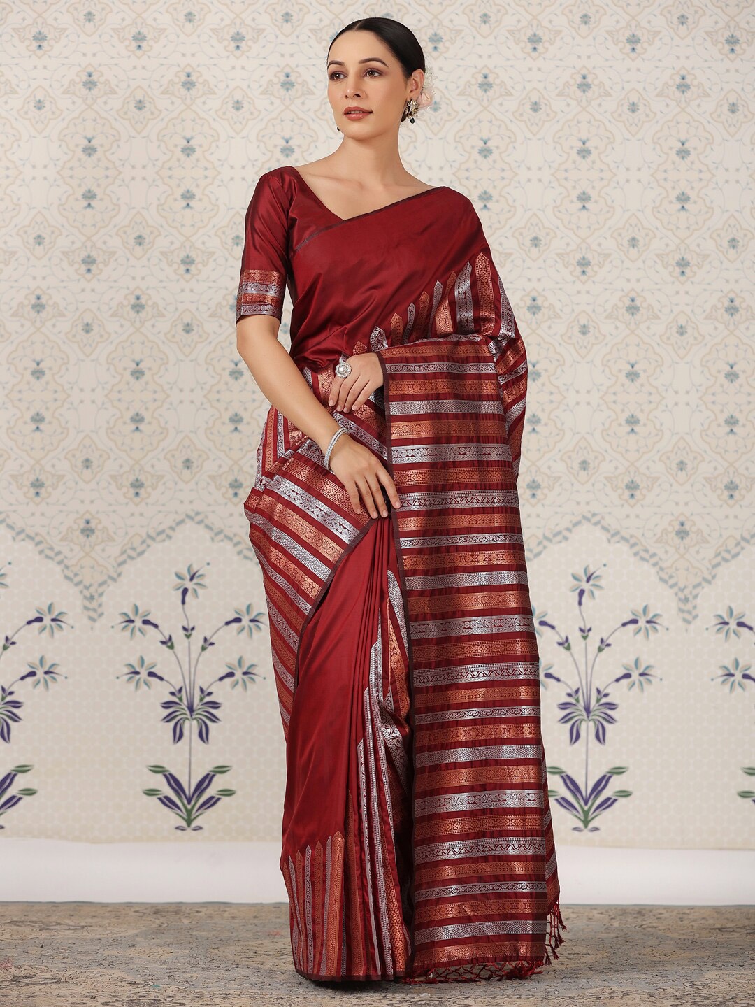 

Ode by House of Pataudi Ethnic Motifs Zari Pure Silk Banarasi Saree, Maroon