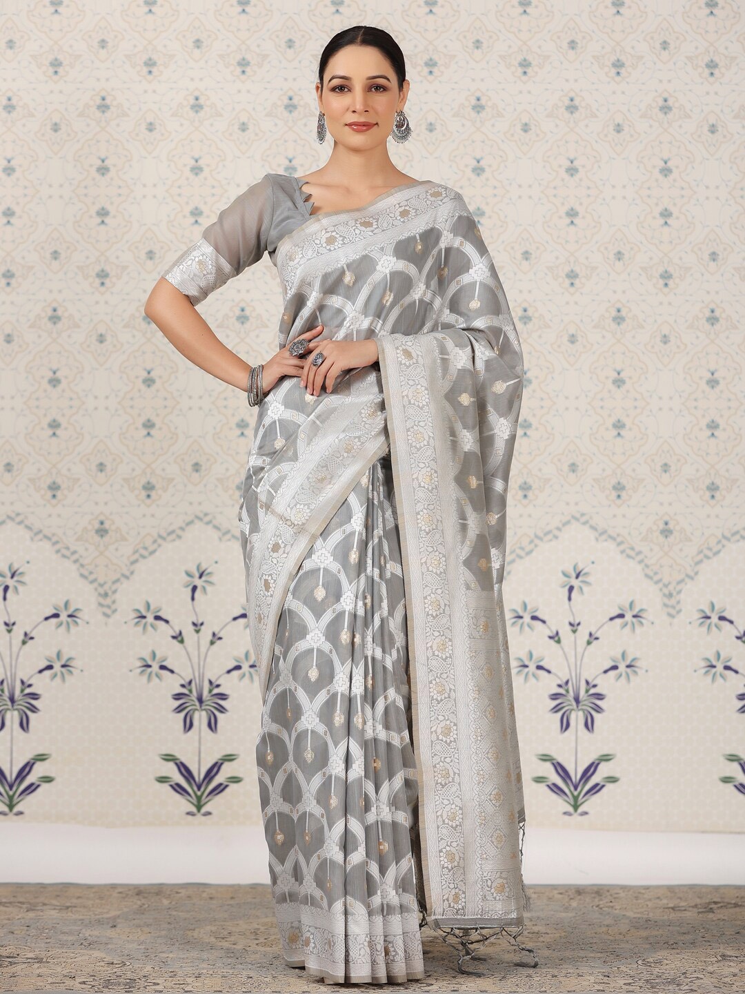 

Ode by House of Pataudi Grey Leheriya Zari Pure Linen Banarasi Saree
