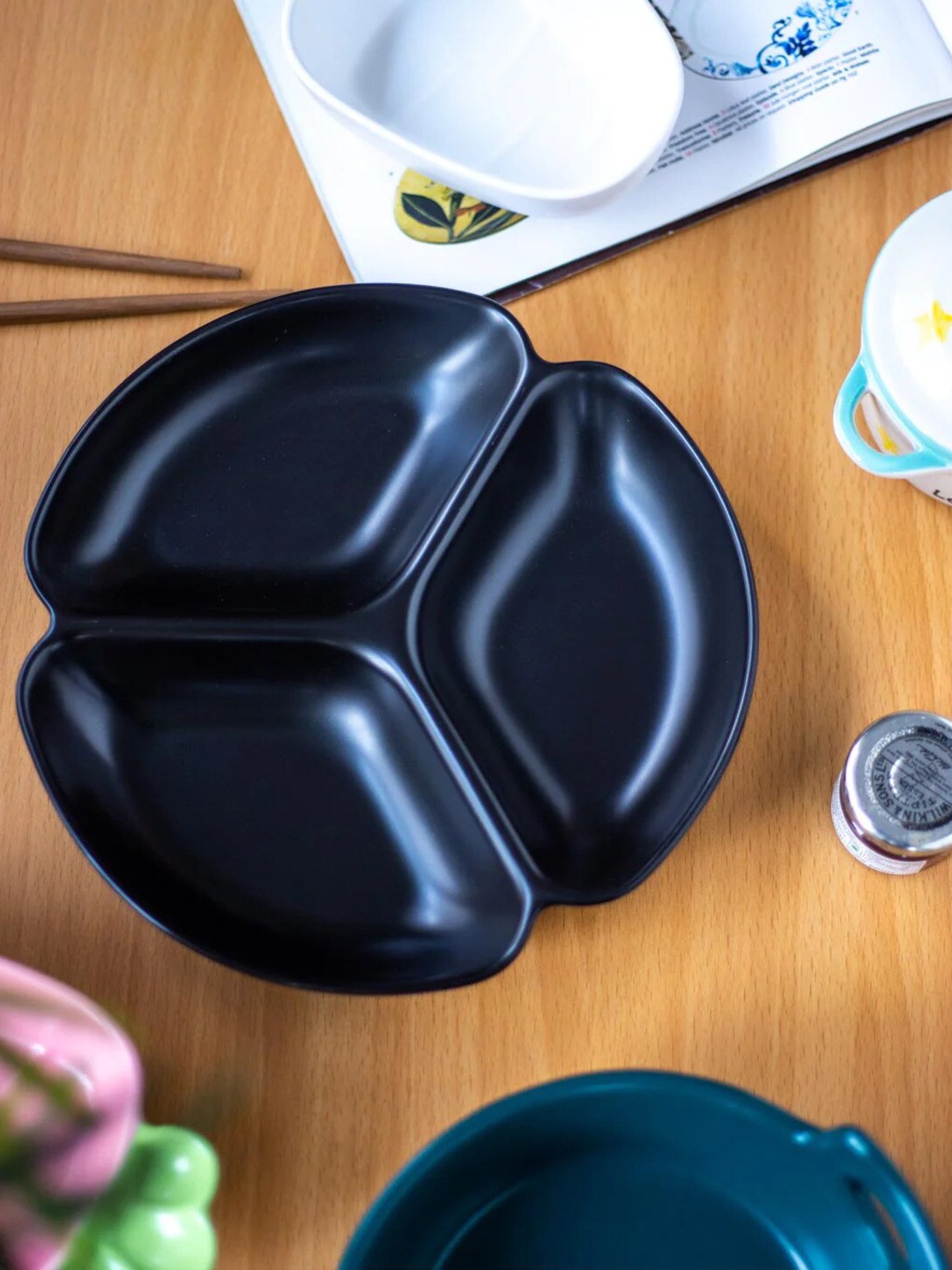 

THEDECORKART Black 3 Compartment Ceramic Food Platter