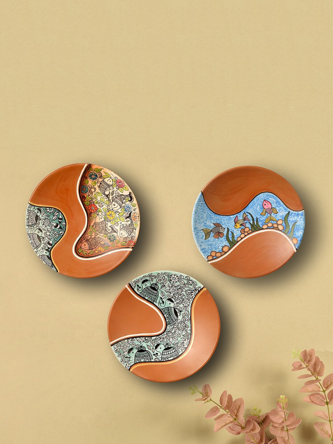 

AAKRITI ART CREATIONS Brown & Blue 3 Pieces Painting Wall Plates