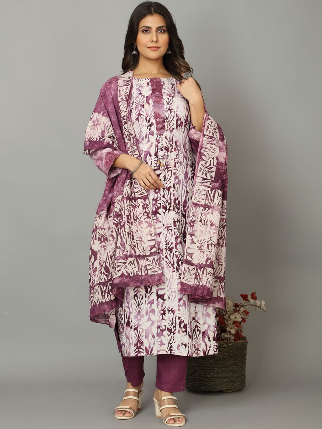 

OEQUAL Floral Printed Pure Cotton Kurta With Trousers & Dupatta, Purple