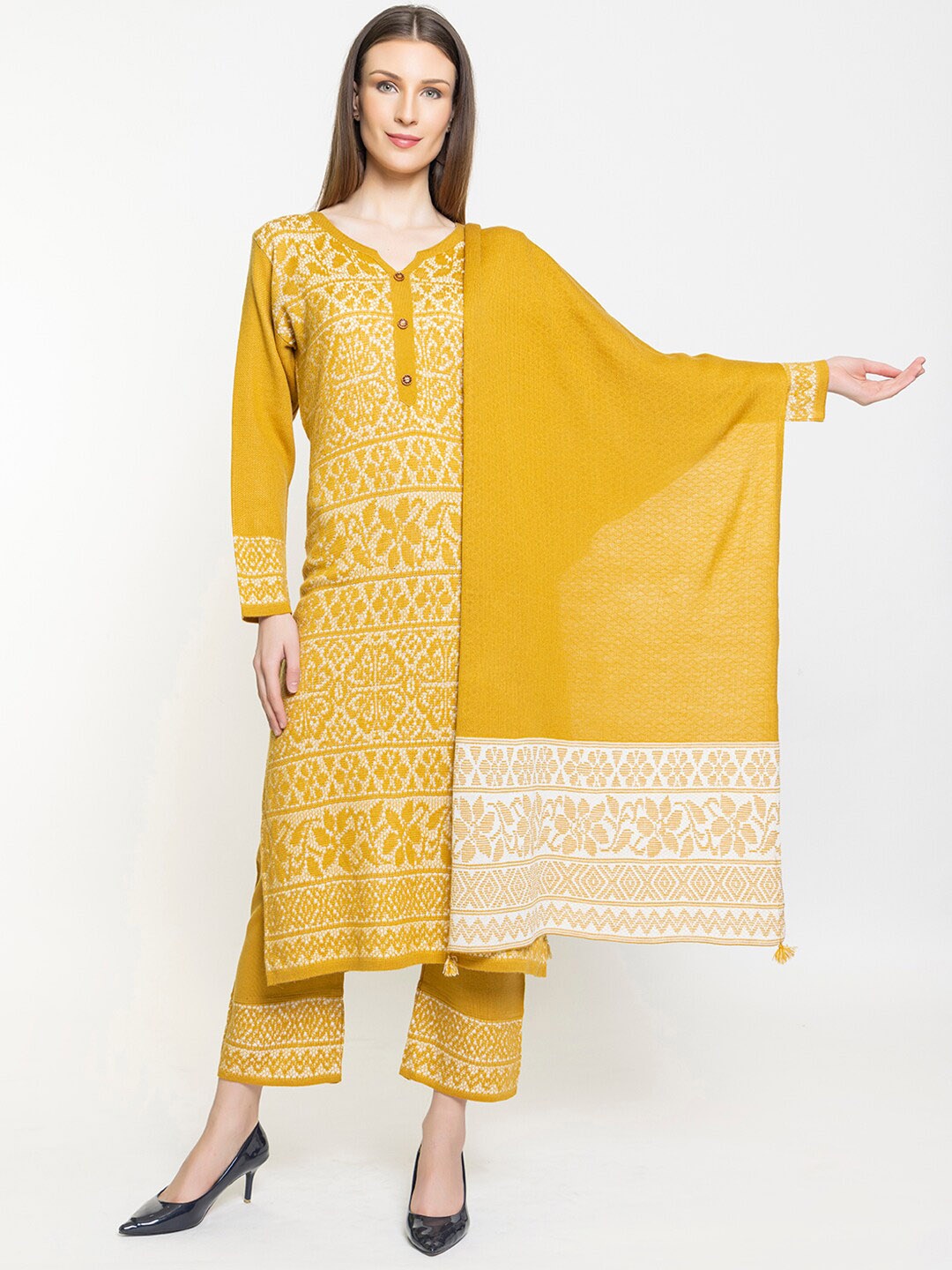 

Elthia Ethnic Motifs Self Design Knitted Kurta With Trousers, Green
