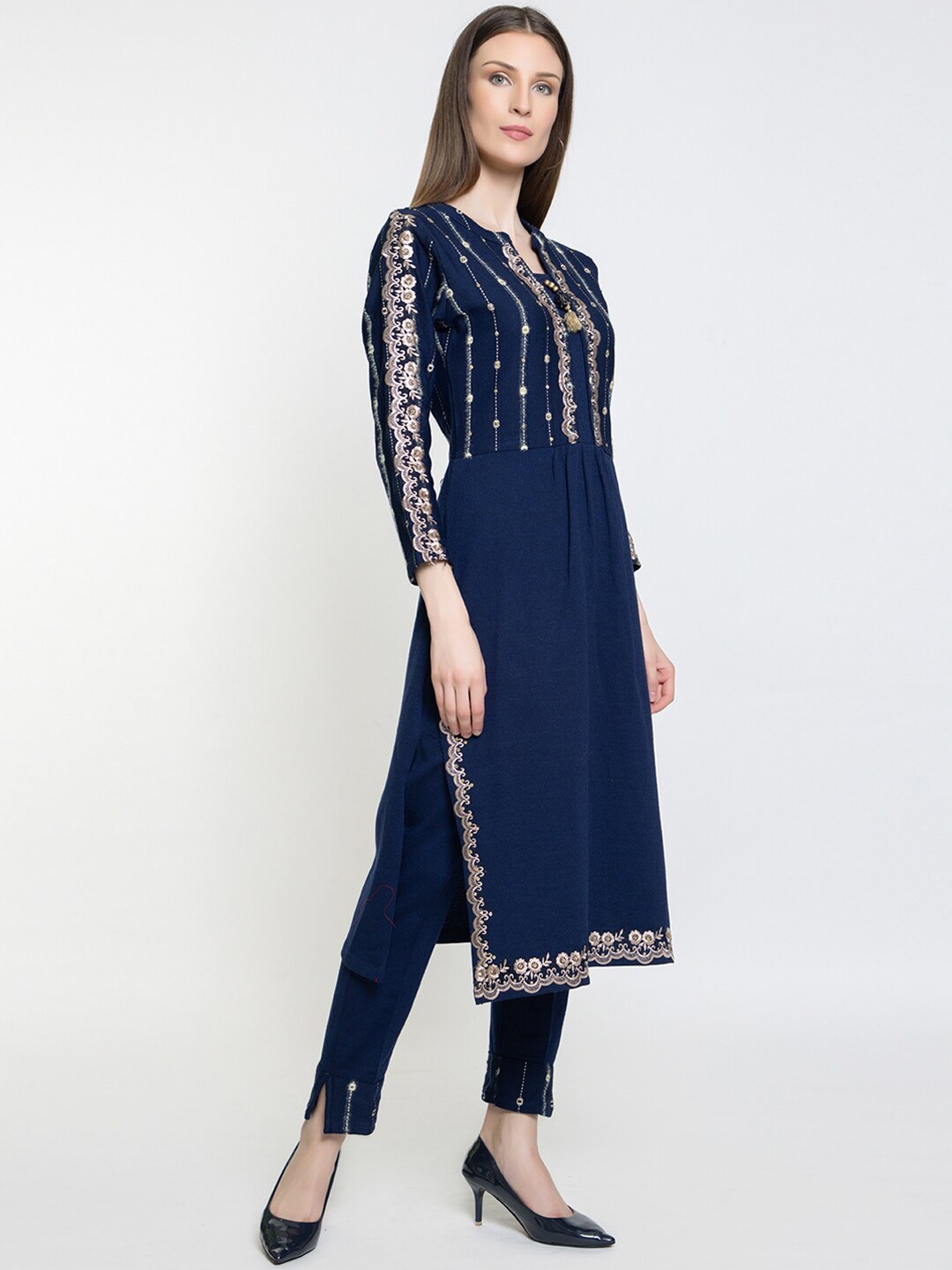 

Elthia Ethnic Motifs Embroidered Straight Kurta with Trousers, Blue