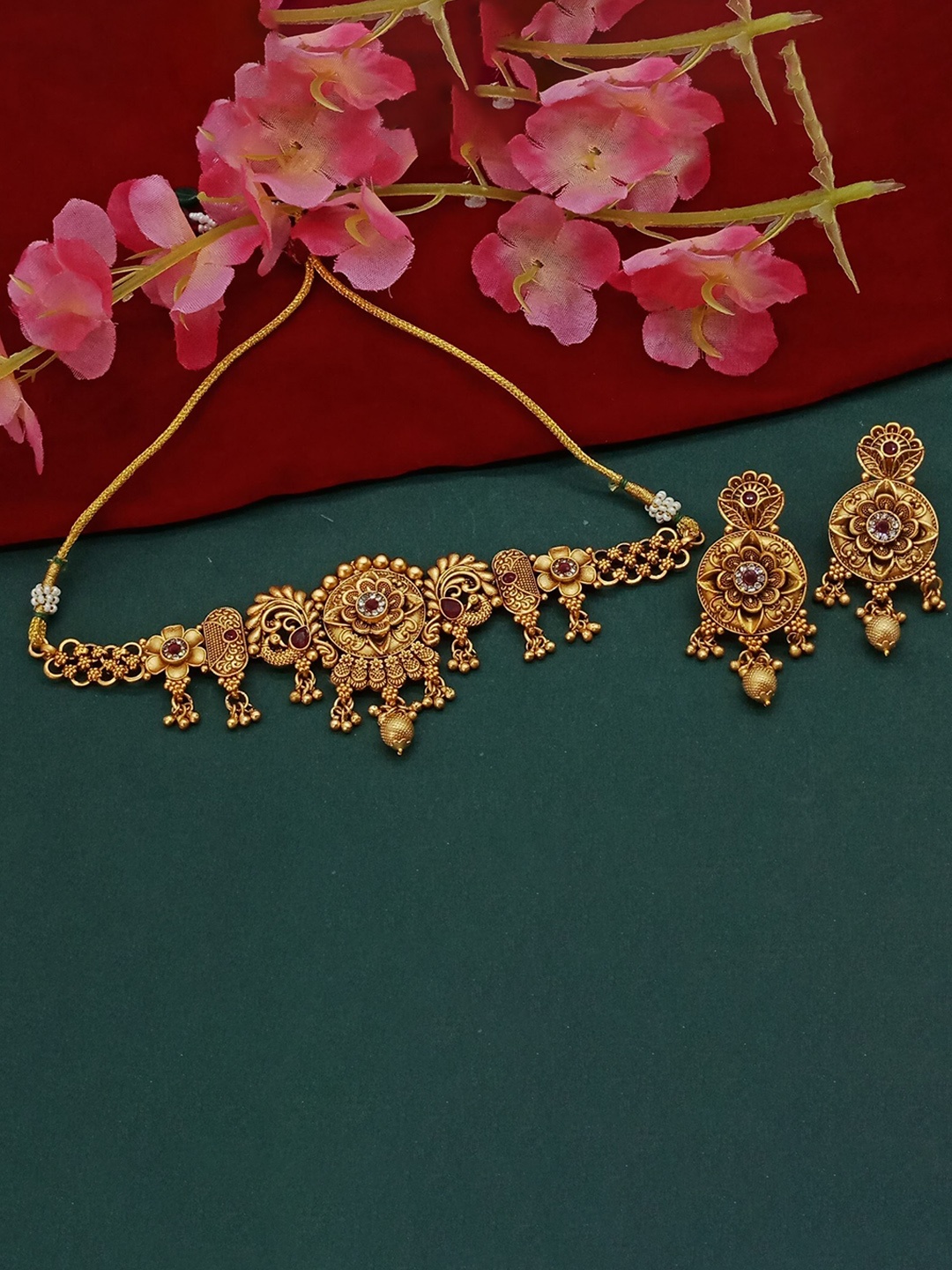 

AASHISH IMITATION Copper-Plated Kundan-Studded & Beaded Jewellery Set, Gold