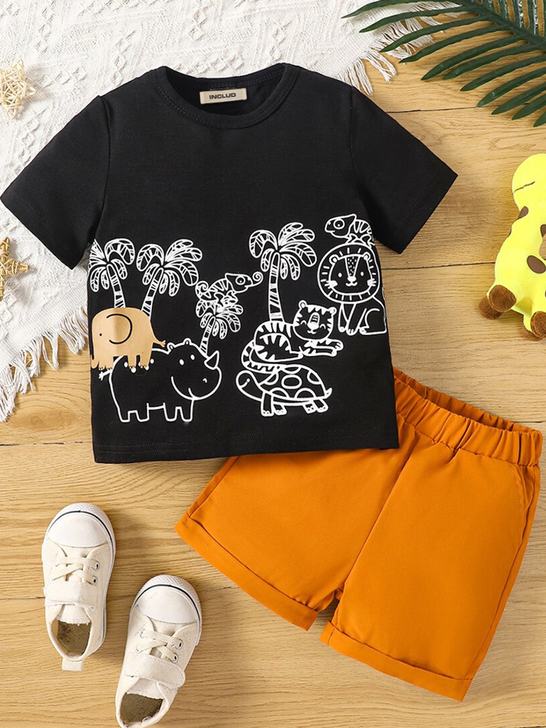 

INCLUD Boys Printed Clothing Set, Orange