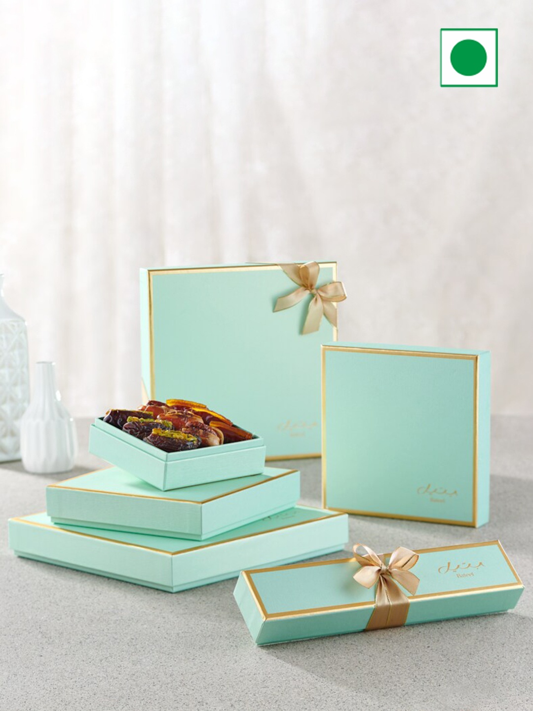 

Bateel Assorted Filled Dates With Box -400 Gm, Green