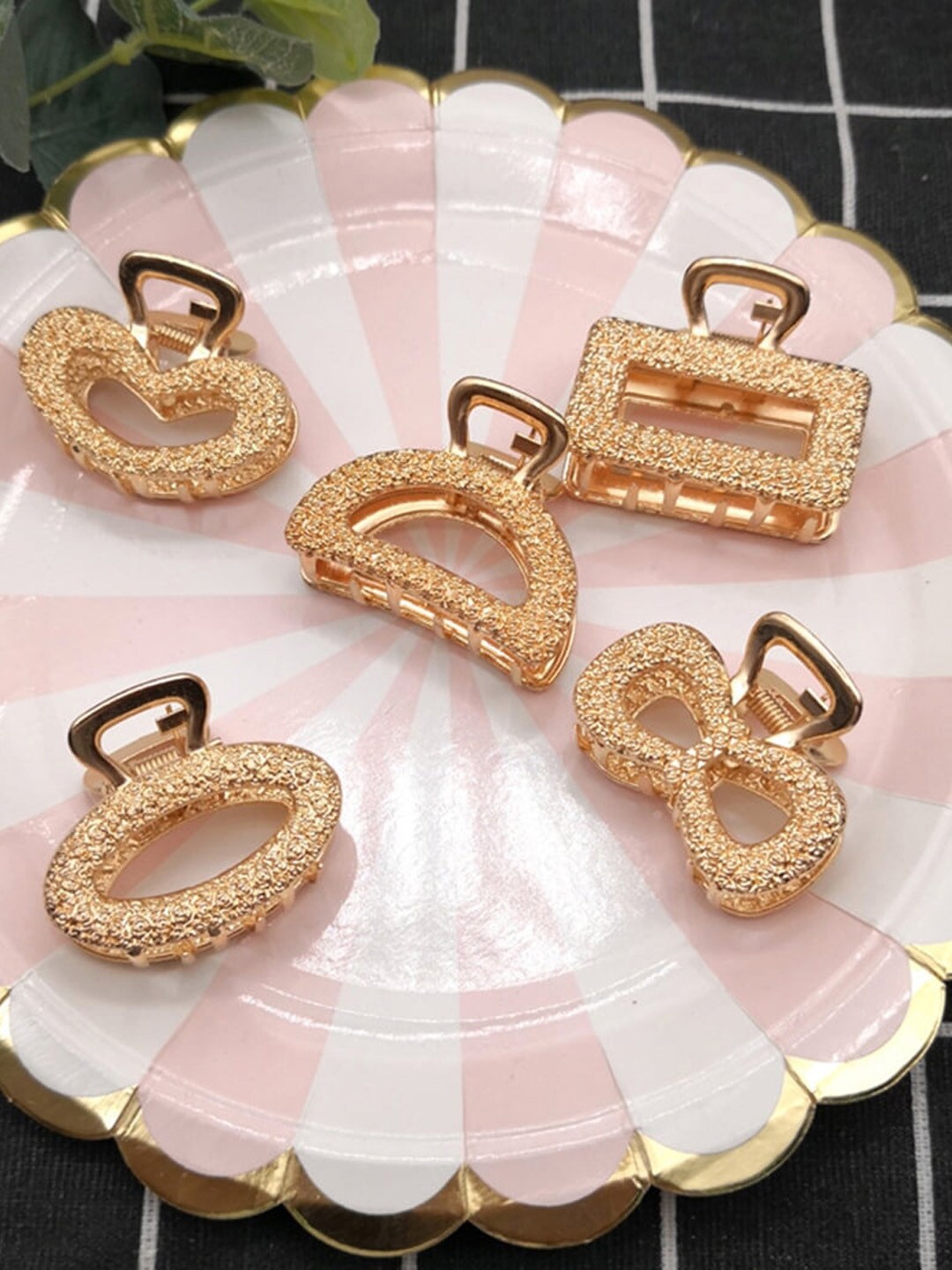 

VAGHBHATT Set of 5 Claw Clip, Gold