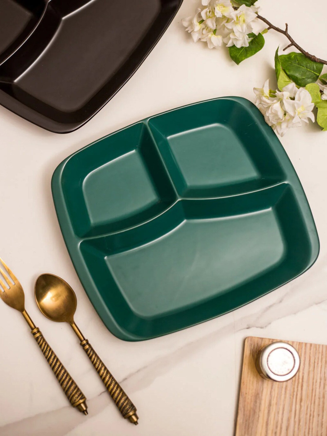 

THEDECORKART Green Ceramic Easy to Clean Square Serveware