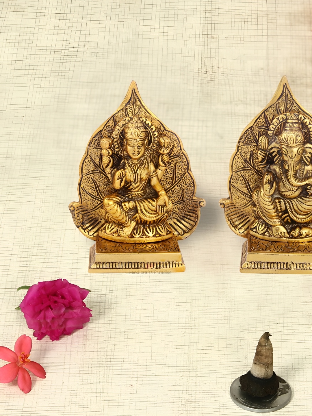 

HANDICRAFTS PARADISE Gold-Toned Lakshmi Ganesh pair Metal Showpiece