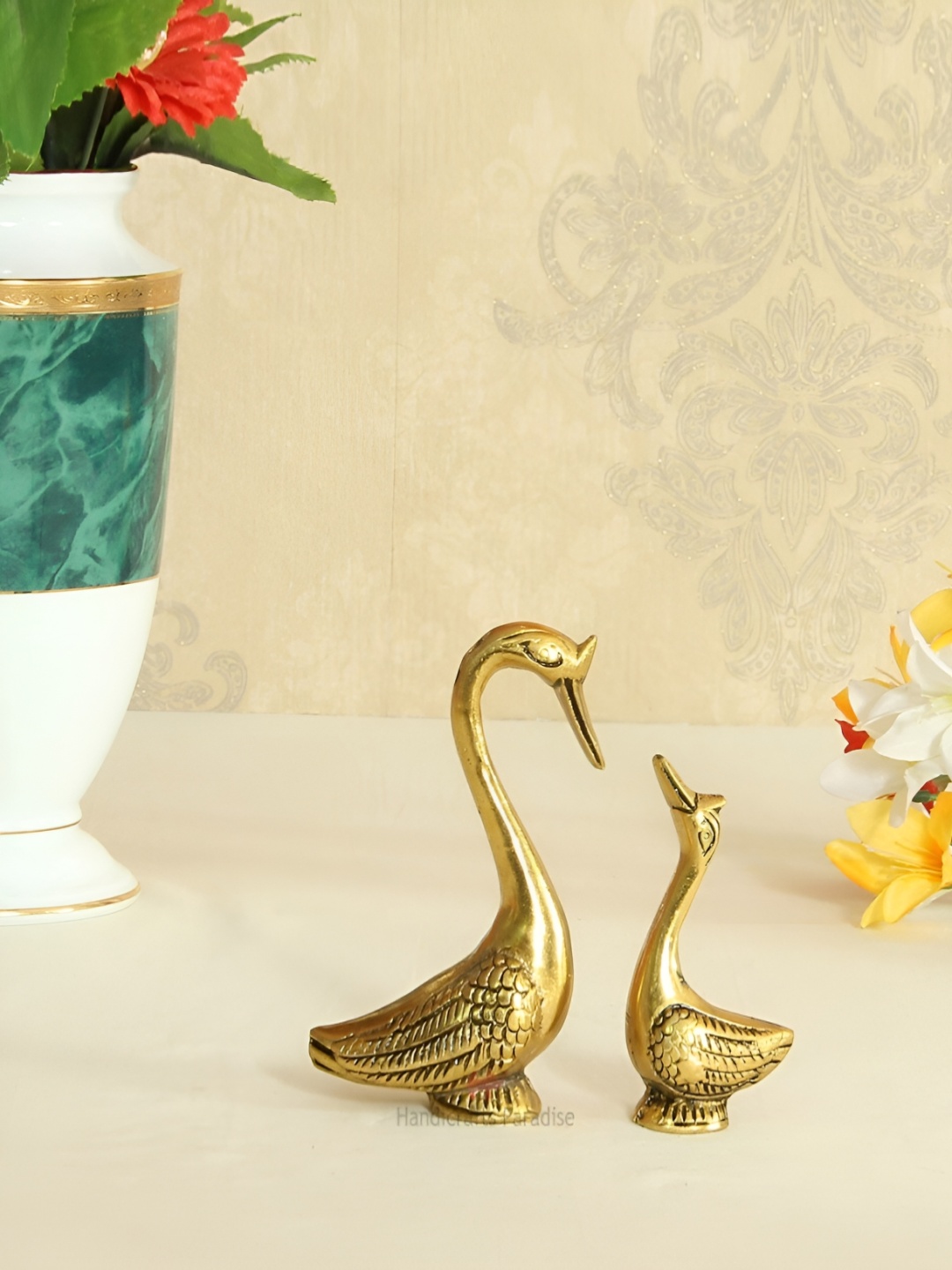 

HANDICRAFTS PARADISE Gold-Toned Swan Showpiece