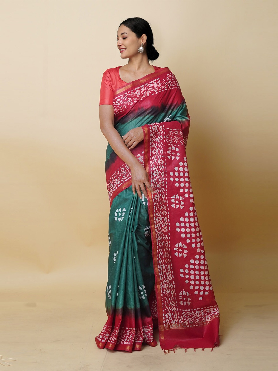 

Unnati Silks Green & Red Batik Silk Cotton Handloom Chanderi Saree