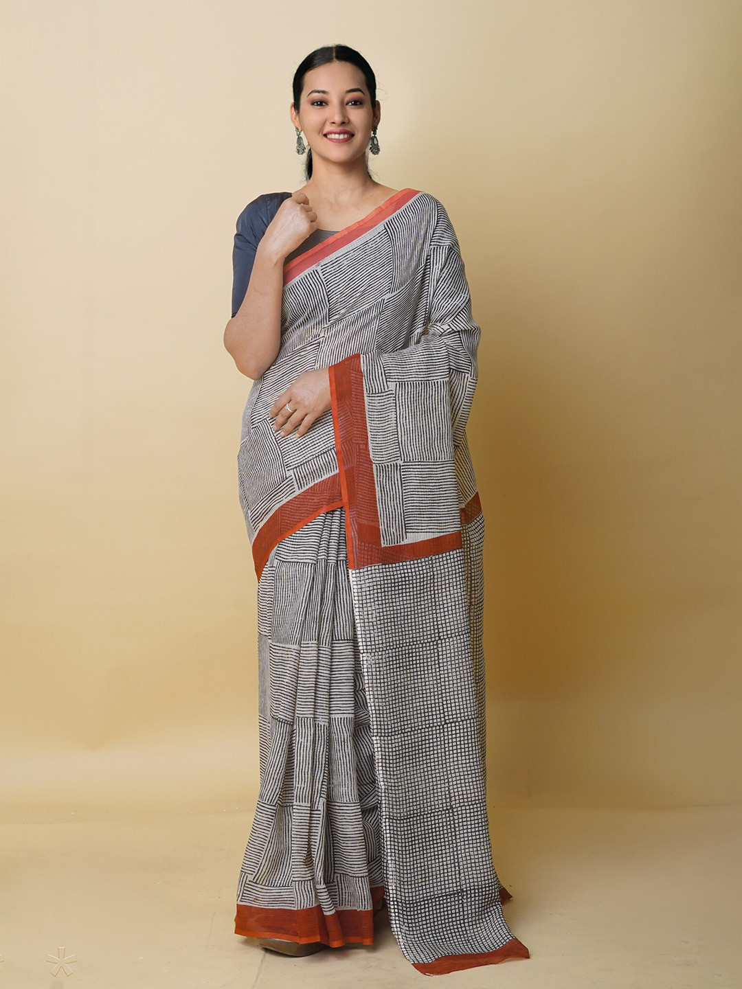 

Unnati Silks Striped Pure Cotton Handloom Kota Saree, Grey