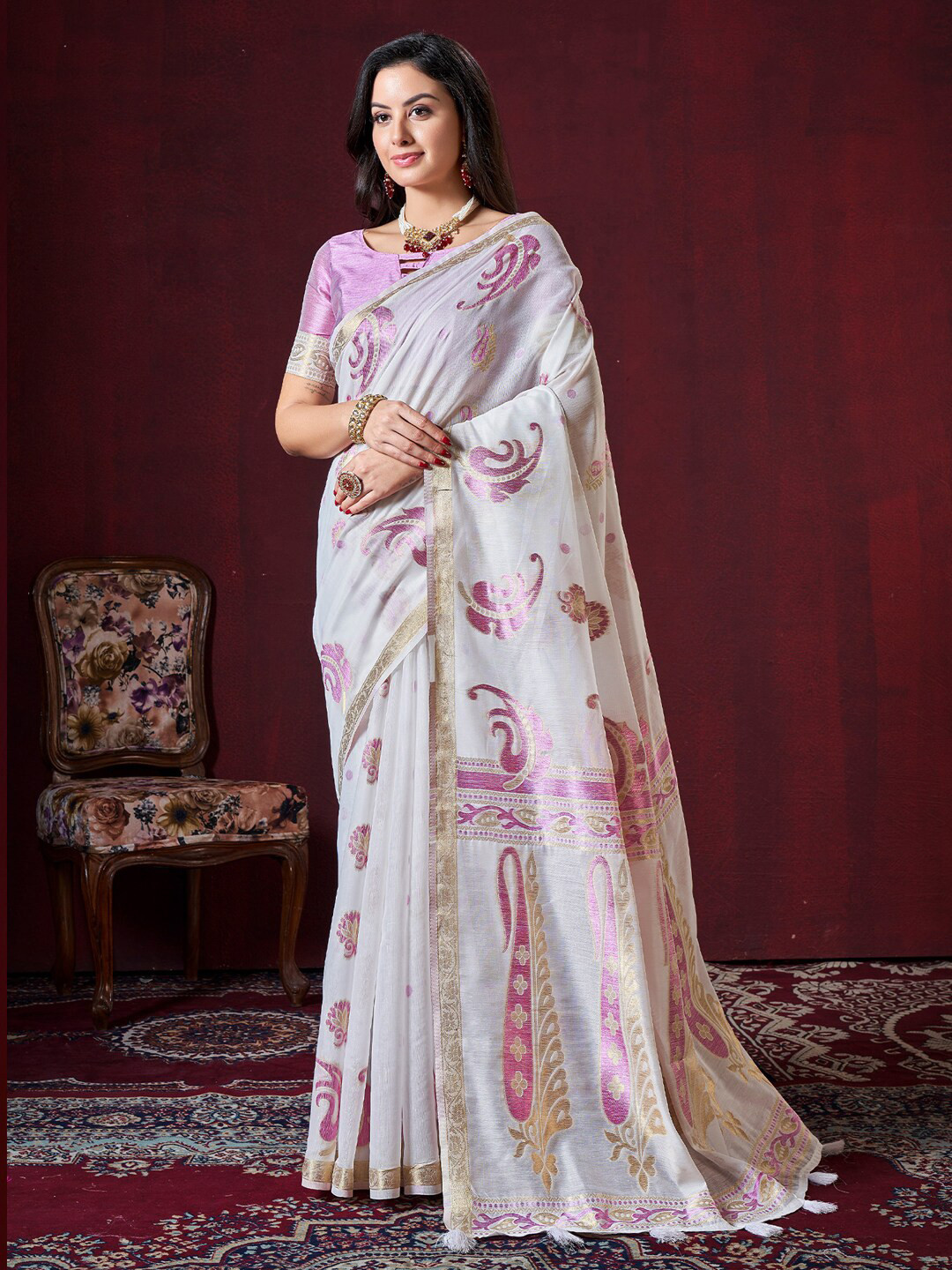 

Mitera Off White Ethnic Motifs Woven Designed Zari Banarasi Saree