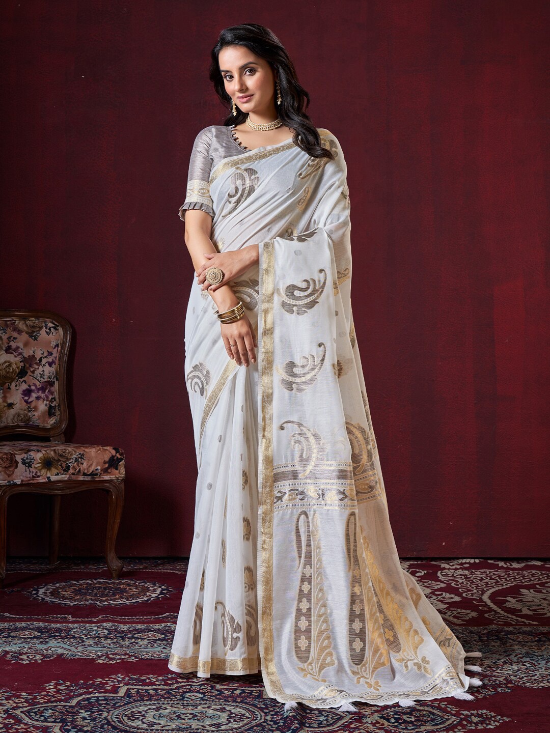 

Mitera Off White Ethnic Motifs Woven Designed Zari Banarasi Saree