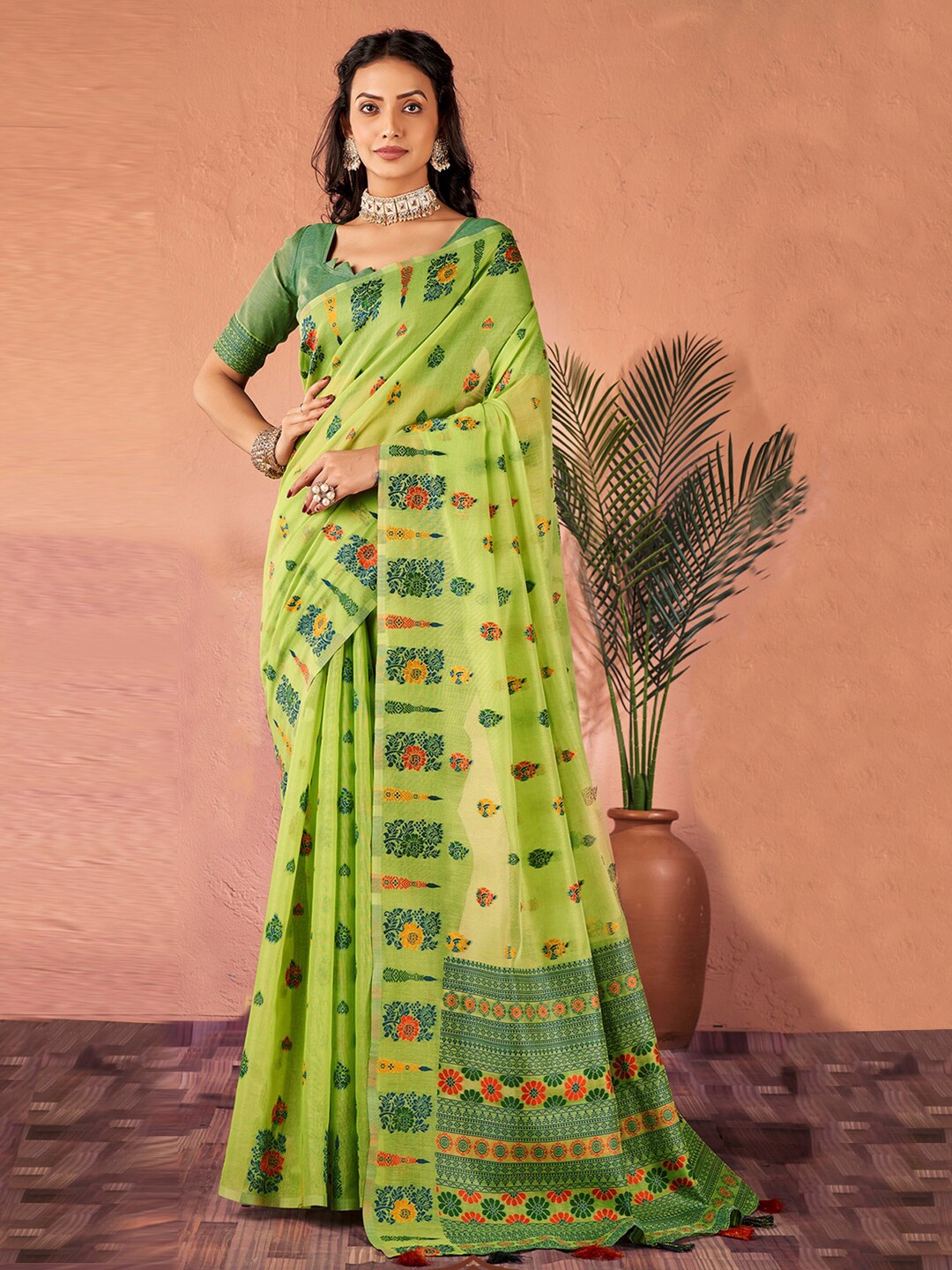 

Mitera Green Ethnic Motifs Woven Designed Banarasi Saree