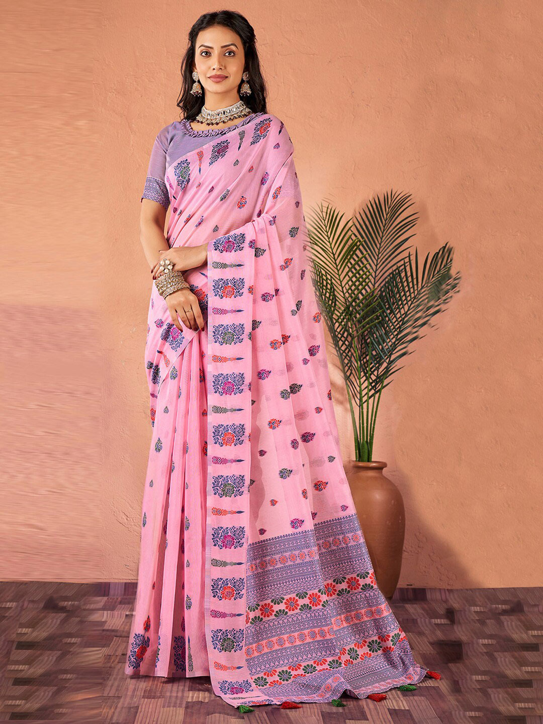

Mitera Pink Ethnic Motifs Woven Design Silk Cotton Banarasi Saree