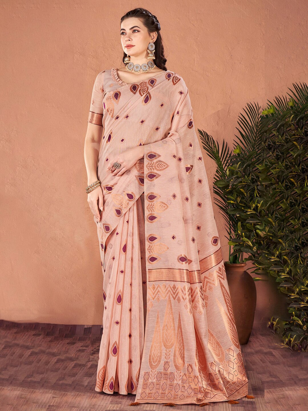 

Mitera Rose Ethnic Motifs Woven Design Silk Cotton Banarasi Saree