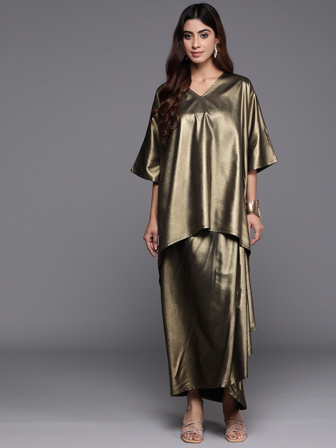 

Ahalyaa Women Solid Top with Skirt Co-Ords, Gold