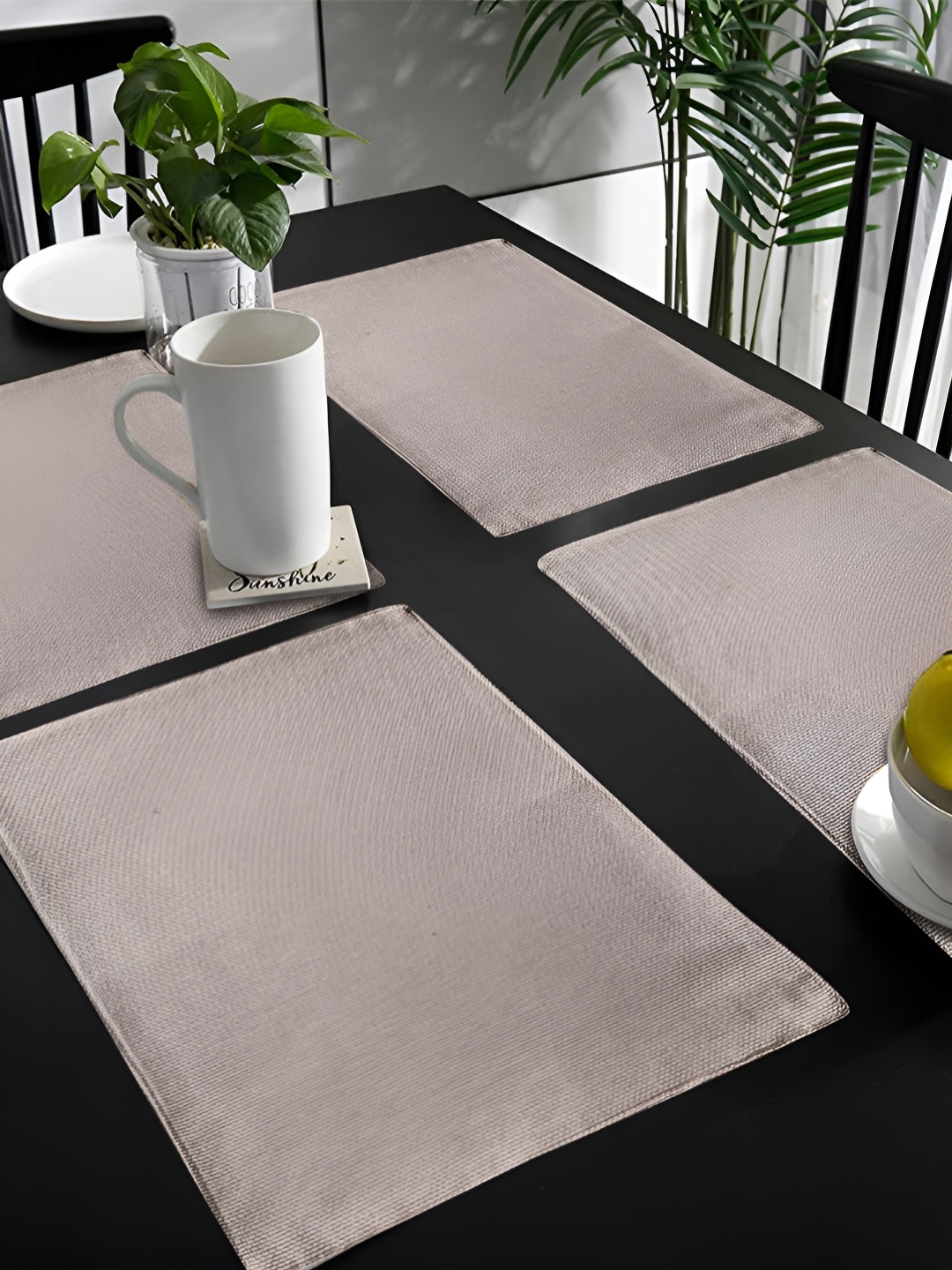 

FABURAA Beige 4 Pieces Jute Rectangle Durable Table Placemats