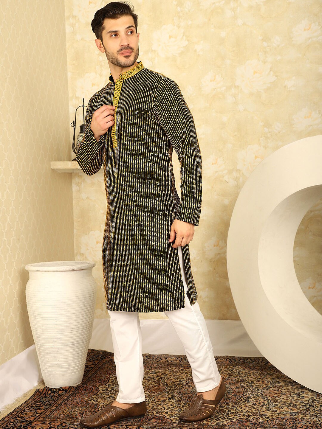 

Jompers Chikankari Embroidered Straight Kurta with Pyjamas, Black